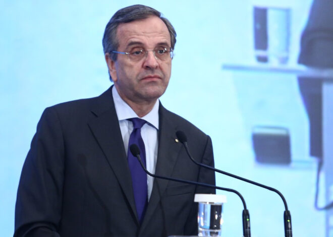 Eski Yunanistan Başbakanı Antonis Samaras partisinden ihraç edildi